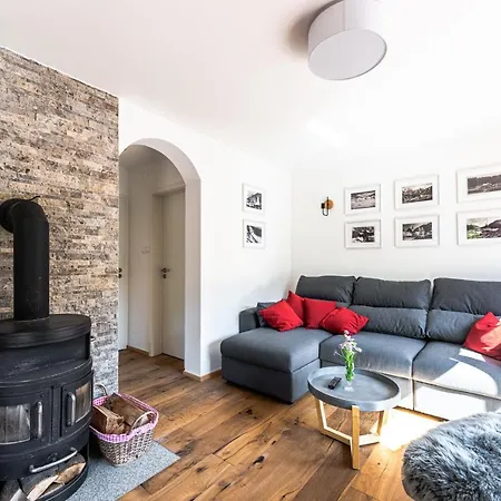 بيت للعطل House Moose't Getaway, *